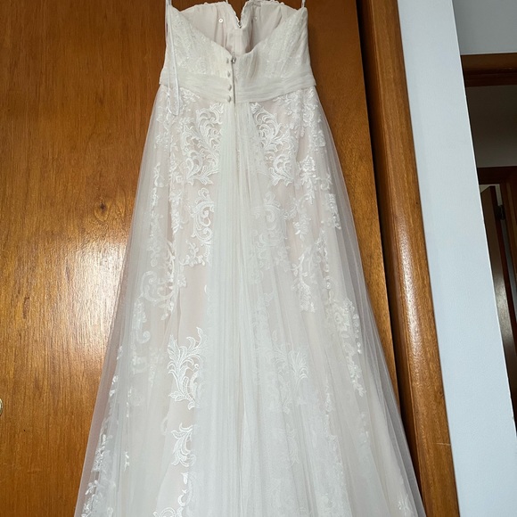 A brand new  ivory blush withoverlay Stella York wedding dress size 14 - Picture 2 of 12